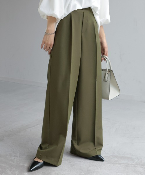 HUG.U（ハグユー）の「＜選べる形＆丈＞ すらっと綺麗パンツ テーパードorストレート（スラックス・レディース・ブラウン/レッド/ベージュ系その他/レッド系その他/ベージュ/ダークグレー/ネイビー/イエロー/ブルー系その他/グリーン系その他/ブラック系その他/ブラック/ライトブルー/カーキ/ブラウン系その他/グレー系その他/ブルー系その他2/イエロー系その他・L(レギュラー丈)/M(レギュラー丈)/XL(レギュラー丈)/L(ショート丈)/M(ショート丈)/XL(ショート丈)/L(トール丈)/M(トール丈)/XL(トール丈)）」の10枚目の写真