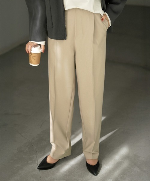 HUG.U（ハグユー）の「＜選べる形＆丈＞ すらっと綺麗パンツ テーパードorストレート（スラックス・レディース・ブラウン/レッド/ベージュ系その他/レッド系その他/ベージュ/ダークグレー/ネイビー/イエロー/ブルー系その他/グリーン系その他/ブラック系その他/ブラック/ライトブルー/カーキ/ブラウン系その他/グレー系その他/ブルー系その他2/イエロー系その他・L(レギュラー丈)/M(レギュラー丈)/XL(レギュラー丈)/L(ショート丈)/M(ショート丈)/XL(ショート丈)/L(トール丈)/M(トール丈)/XL(トール丈)）」の22枚目の写真