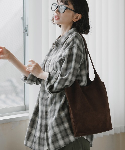 AO2(アオズ)の「Faux Suede Tote Bag with Pouch / ポーチ付き フェイクスエード トートバッグ(トートバッグ・レディース・ダークブラウン/ブラウン/ブラック・FREE)」の3枚目の写真