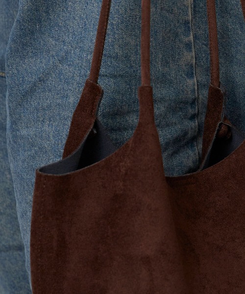 AO2(アオズ)の「Faux Suede Tote Bag with Pouch / ポーチ付き フェイクスエード トートバッグ(トートバッグ・レディース・ダークブラウン/ブラウン/ブラック・FREE)」の9枚目の写真