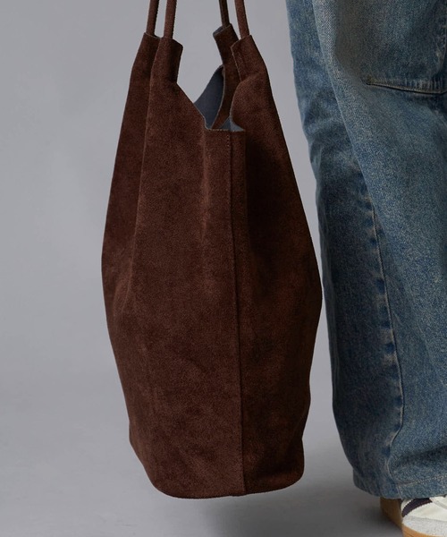AO2(アオズ)の「Faux Suede Tote Bag with Pouch / ポーチ付き フェイクスエード トートバッグ(トートバッグ・レディース・ダークブラウン/ブラウン/ブラック・FREE)」の10枚目の写真