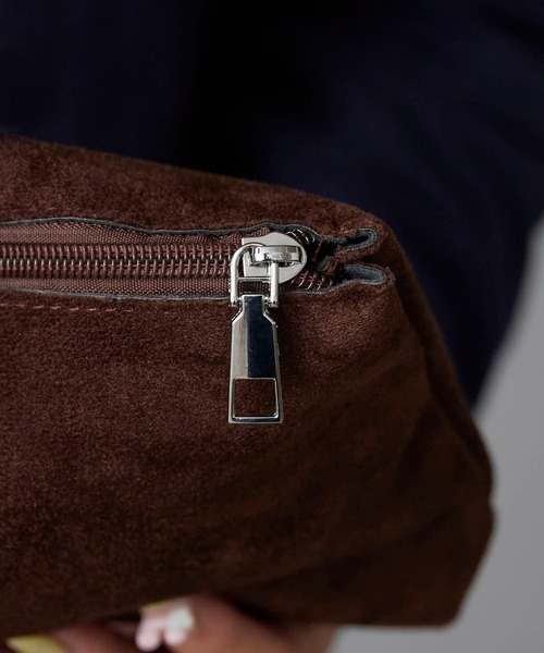 AO2(アオズ)の「Faux Suede Tote Bag with Pouch / ポーチ付き フェイクスエード トートバッグ(トートバッグ・レディース・ダークブラウン/ブラウン/ブラック・FREE)」の13枚目の写真