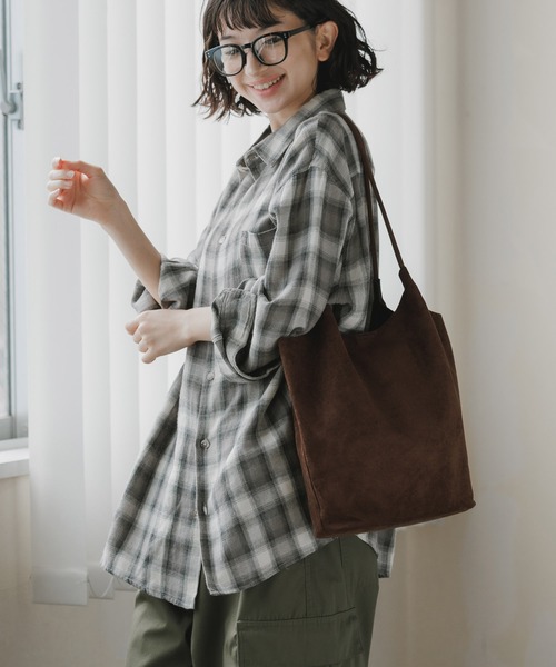 AO2(アオズ)の「Faux Suede Tote Bag with Pouch / ポーチ付き フェイクスエード トートバッグ(トートバッグ・レディース・ダークブラウン/ブラウン/ブラック・FREE)」の6枚目の写真