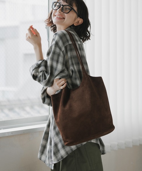 AO2(アオズ)の「Faux Suede Tote Bag with Pouch / ポーチ付き フェイクスエード トートバッグ(トートバッグ・レディース・ダークブラウン/ブラウン/ブラック・FREE)」の7枚目の写真