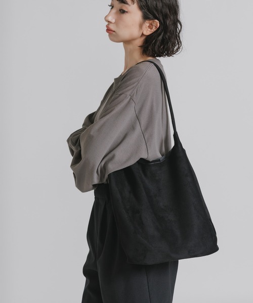 AO2(アオズ)の「Faux Suede Tote Bag with Pouch / ポーチ付き フェイクスエード トートバッグ(トートバッグ・レディース・ダークブラウン/ブラウン/ブラック・FREE)」の4枚目の写真