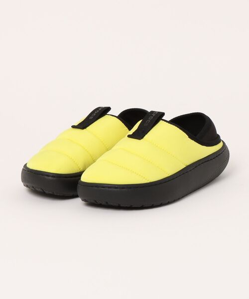 crocs（クロックス）の「crocs クロックス CLASSIC PUFF MOC【暖かボア/2WAY/軽量】レディースシューズ スリッポン 踵が踏める(クラシックパフモック) 210706（スリッポン・レディース・ブラック/アイボリー/イエロー系その他・22.0cm/24.0cm/23.0cm）」の2枚目の写真
