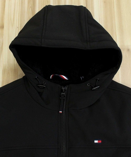 TOMMY HILFIGER（トミーヒルフィガー）の「ソフトシェルパフォーマンスフーディ 裏ボア中綿ジャケット SOFTSHELL PERFORMANCE  HOODY WITH SOFT SHERPA LINING（ダウンジャケット/コート・メンズ・ブラック/オリーブ・S/M/L/XL）」の8枚目の写真