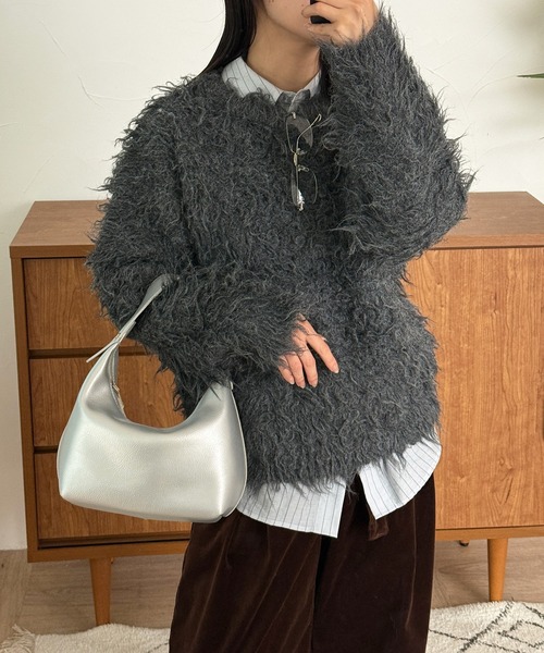 MUHET(ミュエータ)の「shaggy knit pullover / シャギーニットプルオーバー(ニット/セーター・レディース・ブラウン/カーキ/チャコールグレー・FREE)」の6枚目の写真