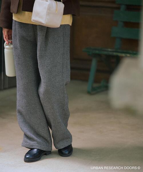 URBAN RESEARCH DOORS（アーバンリサーチドアーズ）の「『仁村紗和さん着用』『UR TECH』完声/暖タックイージーパンツ（その他パンツ・レディース・グレー系その他/チャコールグレー・SMALL/MEDIUM/LARGE）」の14枚目の写真