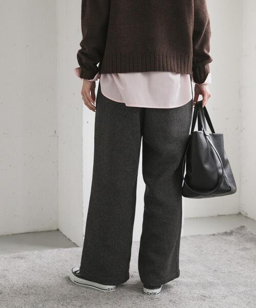 URBAN RESEARCH DOORS（アーバンリサーチドアーズ）の「『仁村紗和さん着用』『UR TECH』完声/暖タックイージーパンツ（その他パンツ・レディース・グレー系その他/チャコールグレー・SMALL/MEDIUM/LARGE）」の4枚目の写真