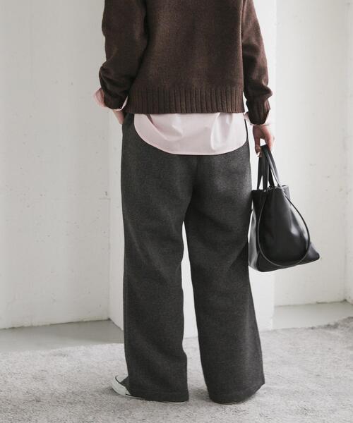 URBAN RESEARCH DOORS（アーバンリサーチドアーズ）の「『仁村紗和さん着用』『UR TECH』完声/暖タックイージーパンツ（その他パンツ・レディース・グレー系その他/チャコールグレー・SMALL/MEDIUM/LARGE）」の5枚目の写真