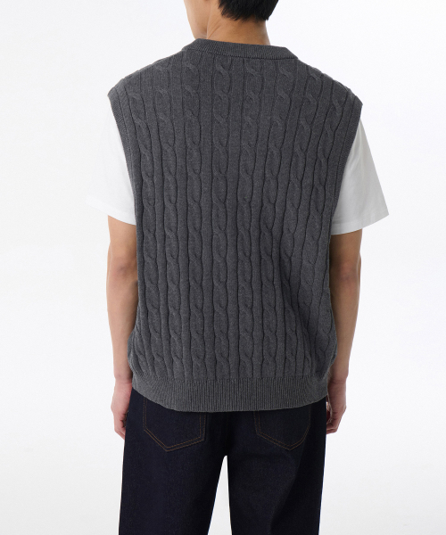 MUSINSA STANDARD（ムシンサスタンダード）の「コットンケーブルVネックニットベスト[グレー]（ベスト・メンズ・その他・SMALL/MEDIUM/LARGE/X-LARGE/XX-LARGE）」の2枚目の写真