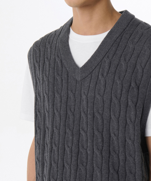 MUSINSA STANDARD（ムシンサスタンダード）の「コットンケーブルVネックニットベスト[グレー]（ベスト・メンズ・その他・SMALL/MEDIUM/LARGE/X-LARGE/XX-LARGE）」の3枚目の写真
