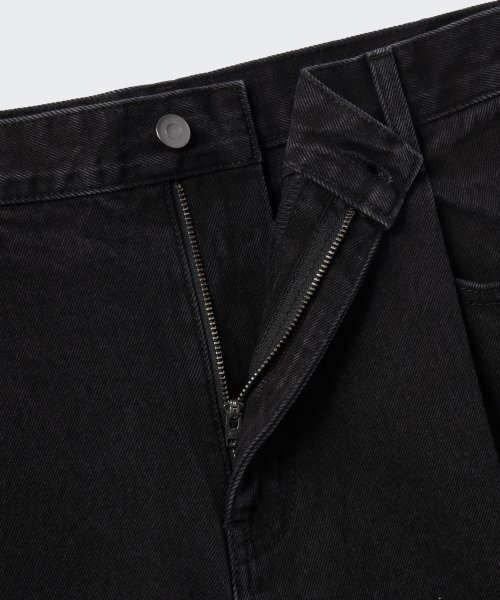 MUSINSA STANDARD（ムシンサスタンダード）の「ディープタックオーバーラップワイドデニムパンツ[ウォッシュドブラック]（デニムパンツ・メンズ・その他・31/33/26/27/28/29/36/34/32/30）」の4枚目の写真