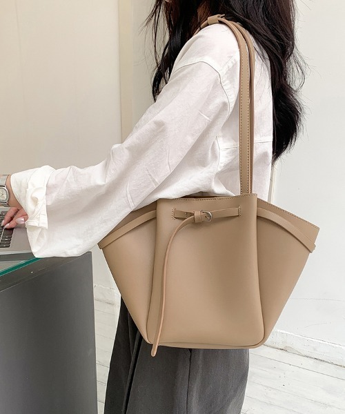 ONEP STAR(ワンピスター)の「ミニポーチ付き巾着風バッグ(ショルダーバッグ・レディース・ブラウン/ベージュ/ブラック・FREE)」の10枚目の写真