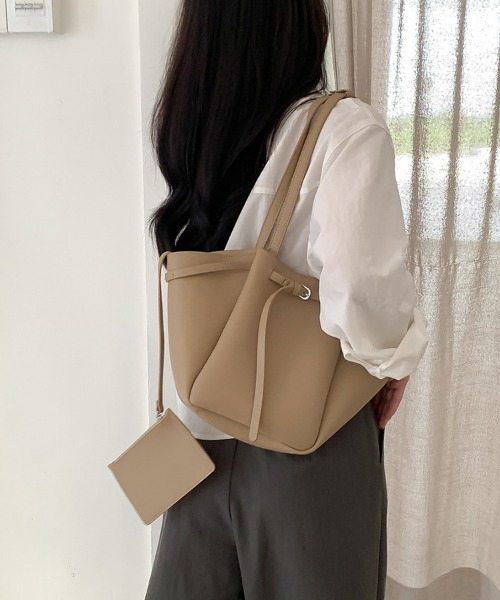 ONEP STAR(ワンピスター)の「ミニポーチ付き巾着風バッグ(ショルダーバッグ・レディース・ブラウン/ベージュ/ブラック・FREE)」の11枚目の写真