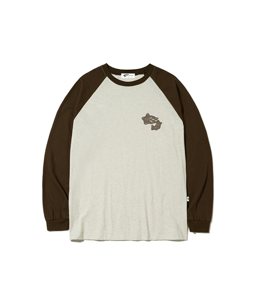 ESCAPEFROM（エスケープフロム）の「イニシャルマッププリントロングスリーブ [5カラー]（Tシャツ/カットソー・レディース・ホワイト/ブラック/ネイビー/ブラウン/ブラック×ホワイト・MEDIUM/LARGE/SMALL）」の4枚目の写真