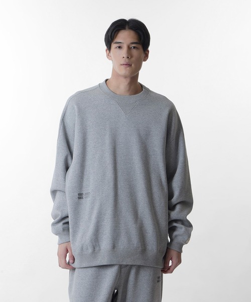 NEW BALANCE(ニューバランス)の「1000 スウェットクルーオーバーサイズフィット(スウェット・メンズ・ブラック/オフホワイト/グレー/ネイビー・SMALL/MEDIUM/X-LARGE/LARGE)」の3枚目の写真