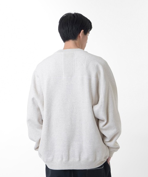 NEW BALANCE(ニューバランス)の「1000 スウェットクルーオーバーサイズフィット(スウェット・メンズ・ブラック/オフホワイト/グレー/ネイビー・SMALL/MEDIUM/X-LARGE/LARGE)」の13枚目の写真