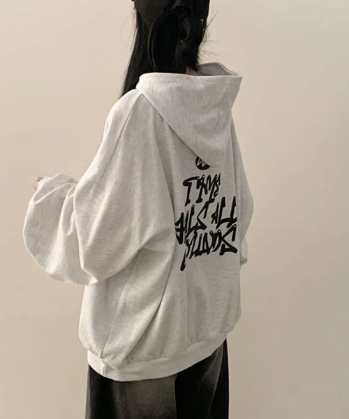 VIVID LADY(ビビッドレディー)の「裏起毛 グラフィティロゴ オーバーサイズパーカー(パーカー・レディース・ブラック/ホワイト/グレー・FREE)」の1枚目の写真