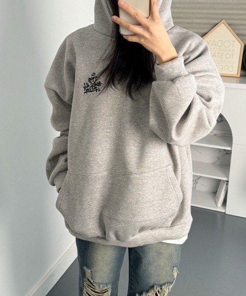 VIVID LADY(ビビッドレディー)の「裏起毛 グラフィティロゴ オーバーサイズパーカー(パーカー・レディース・ブラック/ホワイト/グレー・FREE)」の12枚目の写真