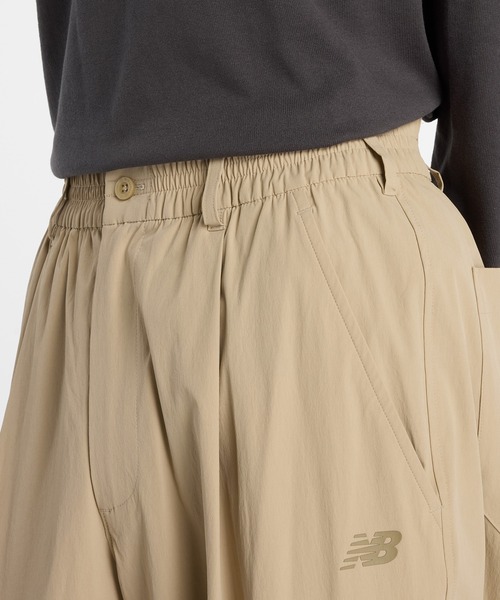 NEW BALANCE(ニューバランス)の「NB GREY カーゴパンツ(カーゴパンツ・メンズ・ベージュ・SMALL/MEDIUM/LARGE/X-LARGE/XX-LARGE)」の4枚目の写真