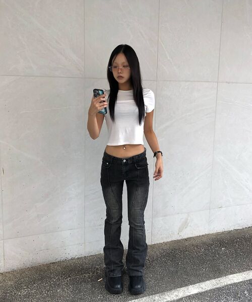 DECET WOMEN（デケット ウーマン）の「Curved Slim Low Rise Flared Jeans DCWPT011BLACK（デニムパンツ・レディース・その他・X-SMALL/SMALL/MEDIUM/LARGE）」の8枚目の写真