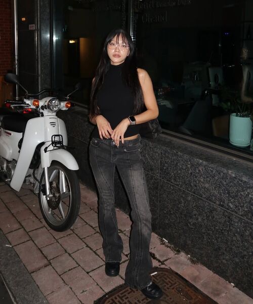 DECET WOMEN（デケット ウーマン）の「Curved Slim Low Rise Flared Jeans DCWPT011BLACK（デニムパンツ・レディース・その他・X-SMALL/SMALL/MEDIUM/LARGE）」の9枚目の写真