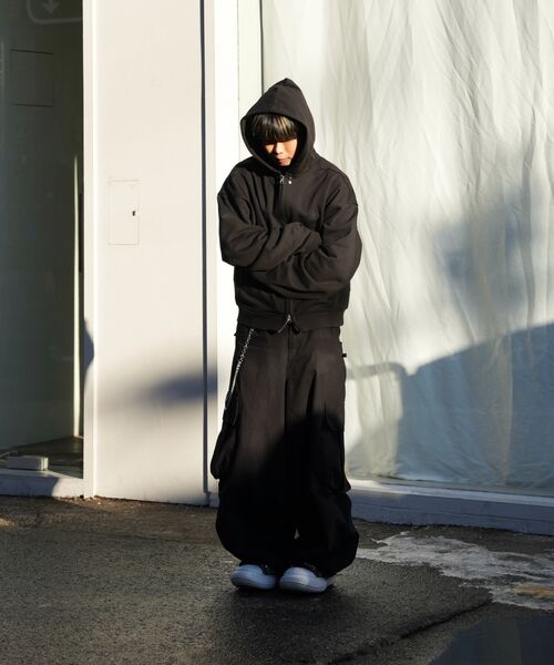 DNSR(ディーエヌエスアール)の「クロップフードジップアップブラック(パーカー・メンズ・その他・X-LARGE/LARGE/MEDIUM)」の3枚目の写真