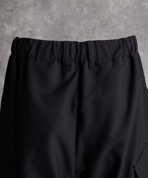 ADRER(アドラー)の「Parachute Cargo Wide Short Slacks / パラシュート カーゴ ワイド ショート スラックス(スラックス・メンズ・ブラック・XS/S/M/L)」の14枚目の写真