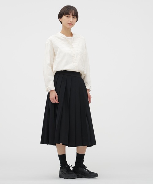 MARGARET HOWELL（マーガレットハウエル）の「BARATHEA WOOL BLEND SKIRT（スカート・レディース・ブラック・2/1）」の3枚目の写真