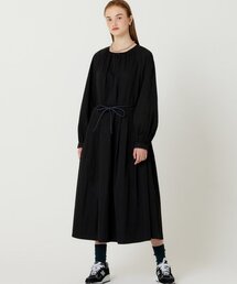 レギュラースリーブネックシャーリングポイントロングワンピース（ブラック）