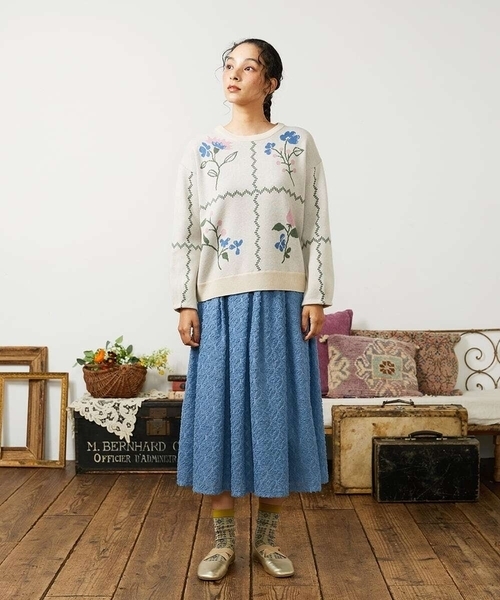 Jocomomola(ホコモモラ)の「Flor de escudo ジャカードフレアスカート(スカート・レディース・ブラック/ブルー・40)」の6枚目の写真