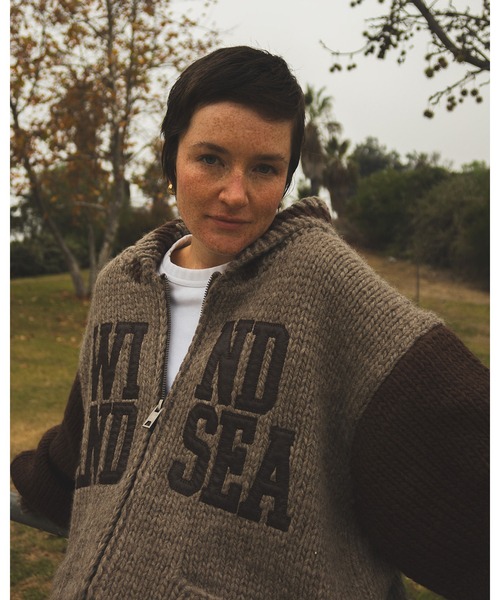 WIND AND SEA（ウィンダンシー）の「PATCH LOGO COWICHAN JACKET（ダウンジャケット/コート・メンズ・ブラウン/グレー・M/L）」の5枚目の写真