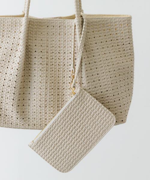 RODE SKO（ロデスコ）の「ポーチ付パンチングミドルトートバッグ（トートバッグ・レディース・アイボリー/ブラウン・ONE）」の11枚目の写真