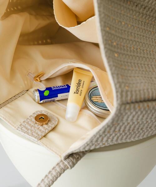 RODE SKO（ロデスコ）の「ポーチ付パンチングミドルトートバッグ（トートバッグ・レディース・アイボリー/ブラウン・ONE）」の14枚目の写真