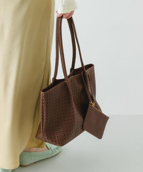 RODE SKO（ロデスコ）の「ポーチ付パンチングミドルトートバッグ（トートバッグ・レディース・アイボリー/ブラウン・ONE）」の21枚目の写真