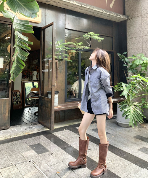 VIVID LADY(ビビッドレディー)の「袖口配色 ストライプ柄 カラーシャツ(シャツ/ブラウス・レディース・ブラック・FREE)」の9枚目の写真