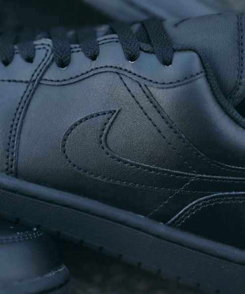 JORDAN BRAND(ジョーダンブランド)の「AIR JORDAN 1 LOW 553558-093(スニーカー・メンズ・ブラック・26.5cm/26.0cm/25.5cm/25.0cm/30.0cm/29.0cm/28.5cm/28.0cm/27.5cm/27.0cm)」の2枚目の写真