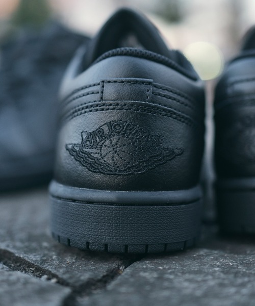 JORDAN BRAND(ジョーダンブランド)の「AIR JORDAN 1 LOW 553558-093(スニーカー・メンズ・ブラック・26.5cm/26.0cm/25.5cm/25.0cm/30.0cm/29.0cm/28.5cm/28.0cm/27.5cm/27.0cm)」の3枚目の写真