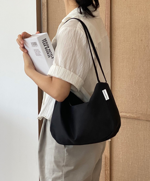 MUCU AND EBONY(ムクアンドエボニー)の「Mellow Shoulder Bag _ Black(ショルダーバッグ・レディース・その他・FREE)」の1枚目の写真