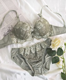 Sanei(�T���G�C)�́y���J�ԁ��ۋ���������I�i�`�����胁�C�N�u����z�㉺�Z�b�g/A~D/�K�[���[�t�����[�h�J(�u��&�V���[�c)