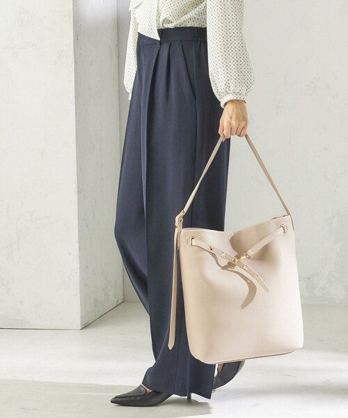 SHIPS（シップス）の「【WEB限定】ハトメ ベルト ワンショルダー バッグ M（トートバッグ・レディース・ナチュラル/ブラック/ブラウン・ONE SIZE）」の6枚目の写真