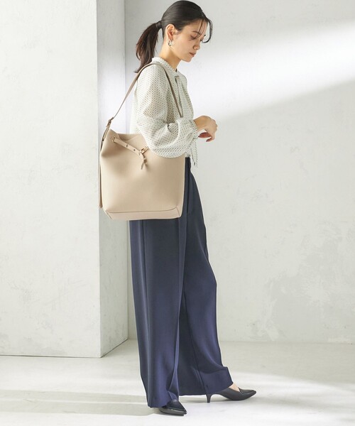 SHIPS（シップス）の「【WEB限定】ハトメ ベルト ワンショルダー バッグ M（トートバッグ・レディース・ナチュラル/ブラック/ブラウン・ONE SIZE）」の8枚目の写真