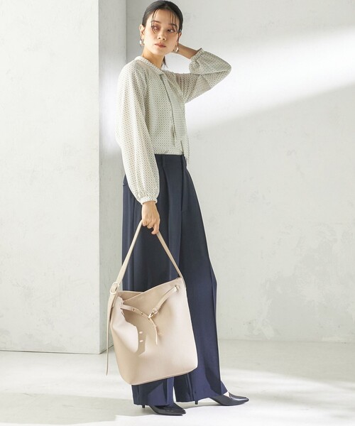 SHIPS（シップス）の「【WEB限定】ハトメ ベルト ワンショルダー バッグ M（トートバッグ・レディース・ナチュラル/ブラック/ブラウン・ONE SIZE）」の9枚目の写真