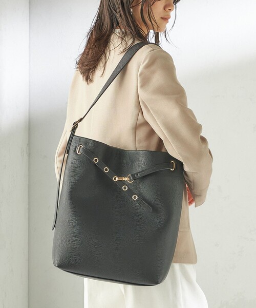 SHIPS（シップス）の「【WEB限定】ハトメ ベルト ワンショルダー バッグ M（トートバッグ・レディース・ナチュラル/ブラック/ブラウン・ONE SIZE）」の12枚目の写真