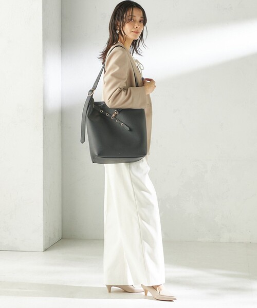 SHIPS（シップス）の「【WEB限定】ハトメ ベルト ワンショルダー バッグ M（トートバッグ・レディース・ナチュラル/ブラック/ブラウン・ONE SIZE）」の17枚目の写真