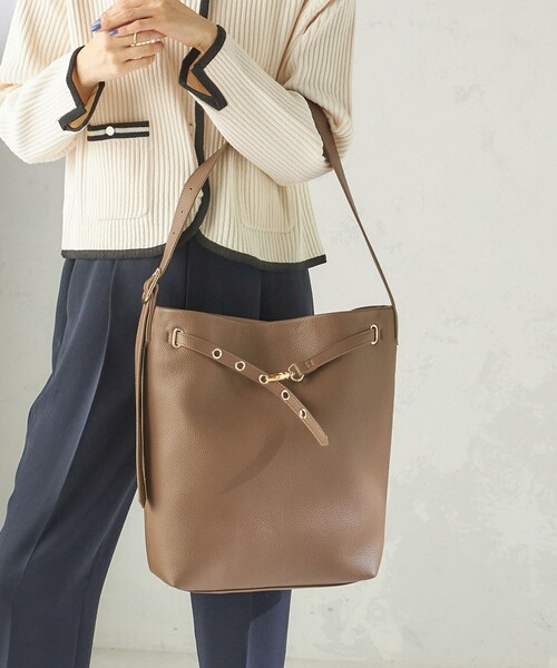 SHIPS（シップス）の「【WEB限定】ハトメ ベルト ワンショルダー バッグ M（トートバッグ・レディース・ナチュラル/ブラック/ブラウン・ONE SIZE）」の22枚目の写真