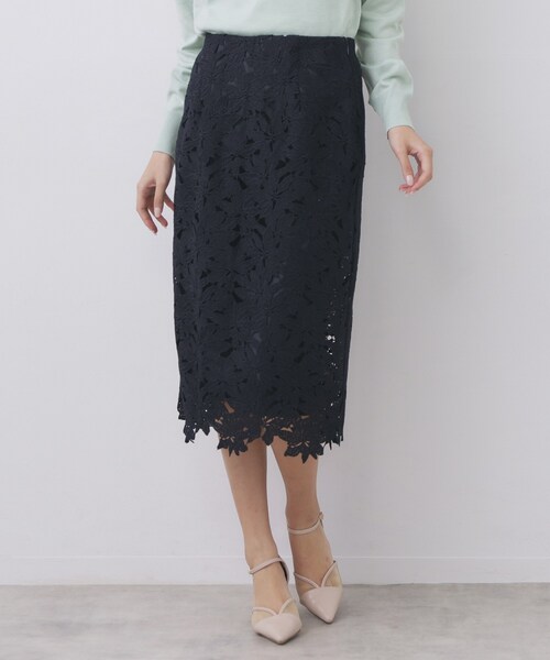 index（インデックス）の「フラワーレースタイトスカート【洗濯機OK】《XS～3L》（スカート・レディース・ネイビー/サンドベージュ/サックスブルー・44/42/40/38/36/34）」の2枚目の写真