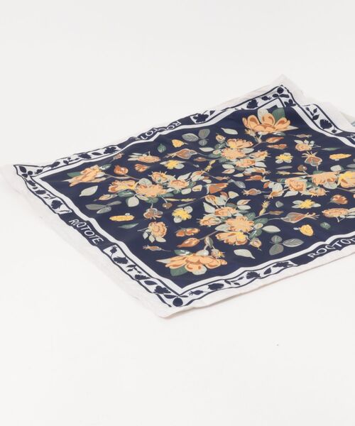 LAZY SUSAN（レイジースーザン）の「エコバッグ　ルートートＴＡＢＬＯ５０フラワー（エコバッグ/サブバッグ・レディース・ネイビー・FREE）」の3枚目の写真